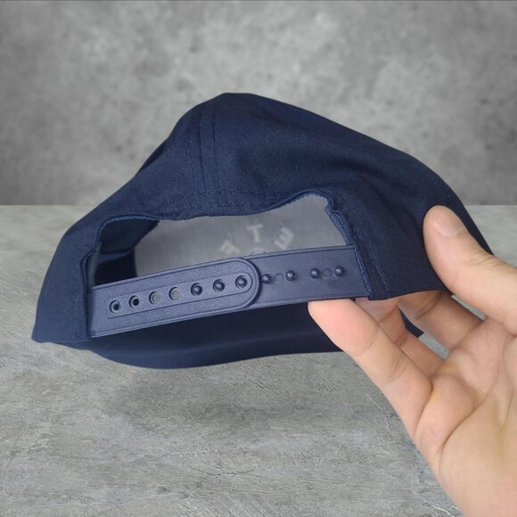 Vintage 90s 'Looney Tunes' dark humor navy snapback hat - Picture 2 of 3